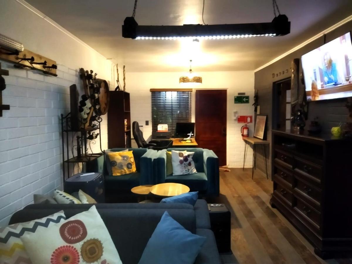 Casa Roble Anejo Bed & Breakfast Санта-Крус Экстерьер фото